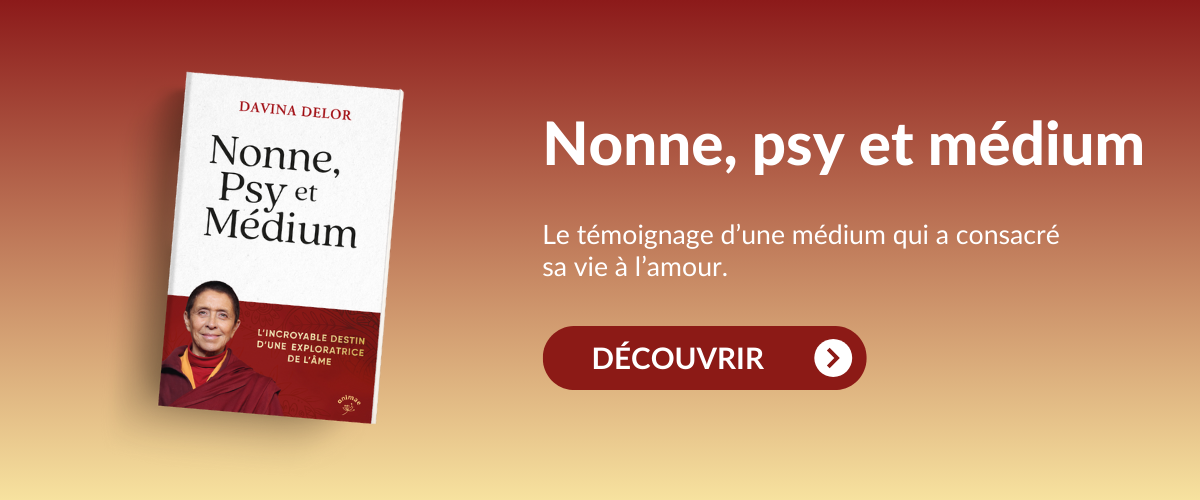 Image promotionnelle pour le livre 'La Puissance des Rituels' d'Arnaud Riou. Le visuel présente la couverture du livre à gauche, sur un fond violet dégradé. Le titre 'La Puissance des Rituels' est mis en avant en lettres dorées et blanches, avec le sous-titre 'Intégrez le sacré dans votre quotidien'. En bas de la couverture, une photo en noir et blanc de l'auteur Arnaud Riou est visible, accompagnée du texte 'Le nouveau livre de Arnaud Riou'.  À droite de l'image, un texte explicatif invite à découvrir le contenu du livre : 'Arnaud Riou nous délivre ses clés pour intégrer le sacré dans nos instants du quotidien'. Un bouton doré 'Découvrir' avec une flèche encourage les utilisateurs à en savoir plus ou à acheter le livre.  L'image est conçue pour attirer les lecteurs intéressés par le développement personnel et spirituel, en mettant en avant le caractère transformateur du livre.