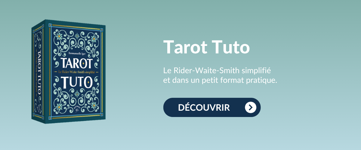 Image promotionnelle pour le produit 'Les Antisèches du Tarot' d'Emmanuelle Iger. À gauche, une représentation élégante de la boîte du produit, ornée de motifs dorés sur fond bleu marine, avec deux créatures mythiques blanches au centre. Le titre 'Antisèches du Tarot' est encadré dans un cercle décoratif, indiquant qu'il s'agit de 39 fiches méthode pour tout comprendre du tarot.  À droite de l'image, le texte 'Les antisèches du tarot' est mis en évidence en blanc, avec le sous-titre 'Ne séchez plus jamais devant vos cartes !', invitant les amateurs de tarot à découvrir ce guide pratique. Un bouton doré 'Découvrir' avec une flèche blanche encourage l'utilisateur à en savoir plus ou à acheter le produit.  Le fond dégradé de bleu marine renforce l'ambiance mystique et sophistiquée du tarot, attirant l'attention sur ce produit conçu pour faciliter l'apprentissage du tarot.